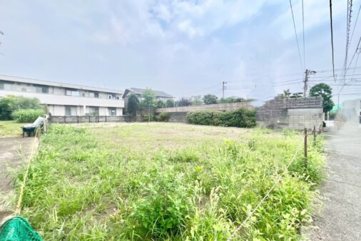 売地　東海岸南4丁目　幅約5mの南道路に面した売地