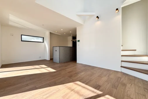 新築　大庭A棟　大きなシューズインクロークのある邸宅