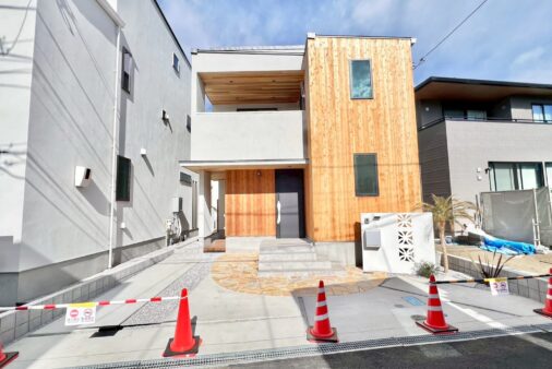 新築　浜竹4丁目B棟　天然木にこだわった邸宅