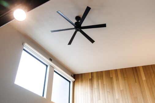 戸建　中海岸2丁目　駅徒歩12分！ビルトインガレージ付き！拘りの築浅注文住宅で楽しむ湘南ライフ