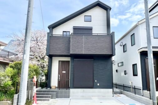 新築　松ヶ丘2丁目1号棟　前面道路幅約6.4ｍ+２面道路に面した明るく解放感のある邸宅です！