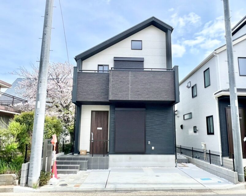 新築　松ヶ丘2丁目1号棟　前面道路幅約6.4ｍ+２面道路に面した明るく解放感のある邸宅です！