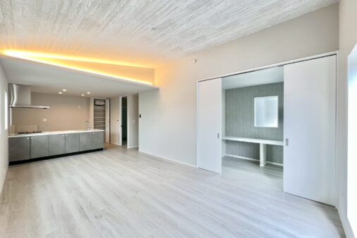 新築 松が丘1丁目  4号棟 2階リビング+ワークスペース合わせて23.25帖の大空間！明るいリビング！