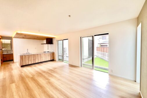 新築 松が丘1丁目  5号棟 １階リビング  4LDKの間取りです！